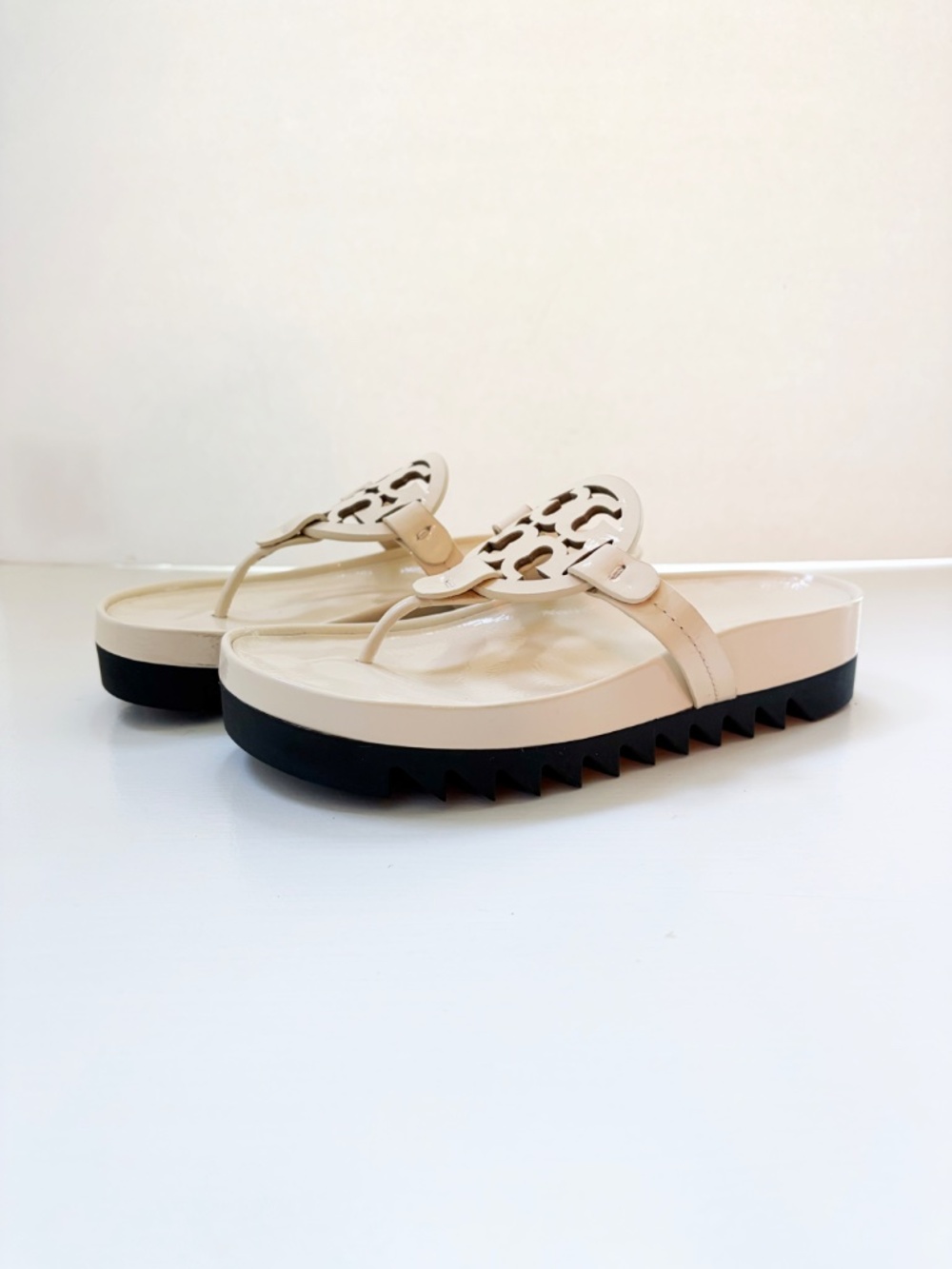 Like New Tory Burch Miller Cloud Lug in New Cream, Size 6.5 - Picture 4 of 6